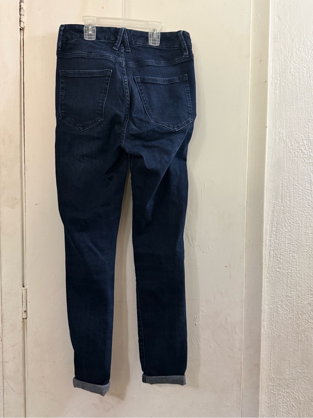Good American Skinny Jeans in Dark Indigo Blue - Picture 6 of 9